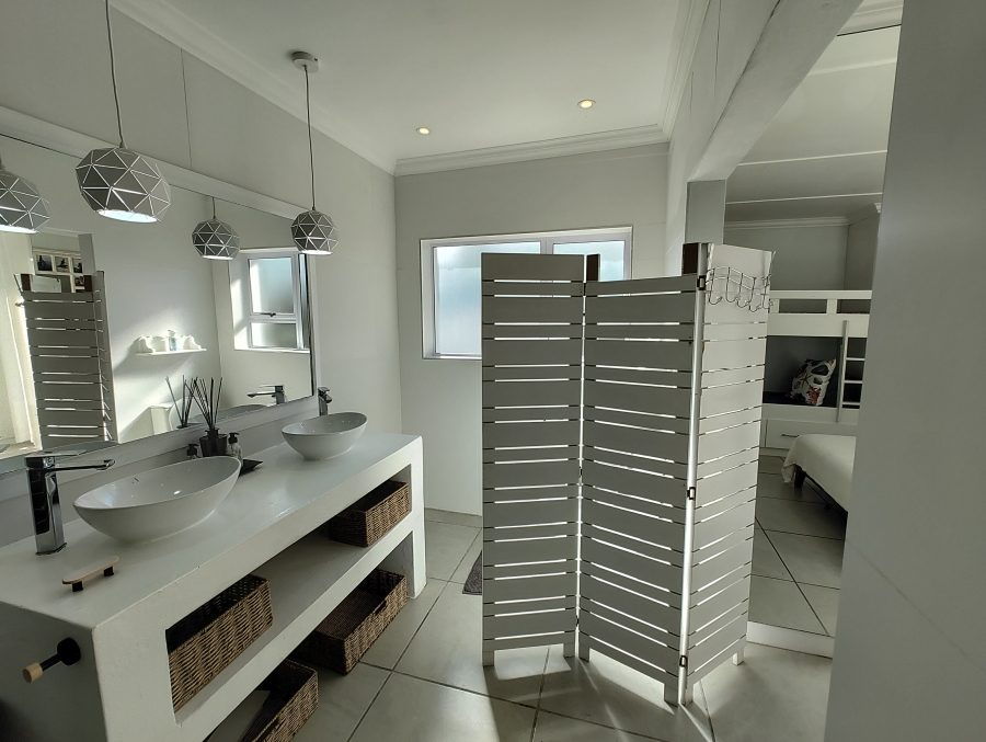 To Let 3 Bedroom Property for Rent in Stilbaai Wes Western Cape